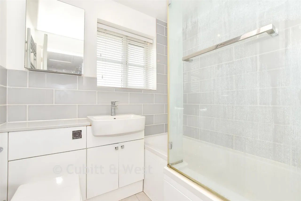 Silver Birch Drive, Middleton-On-Sea, PO22, photo 10