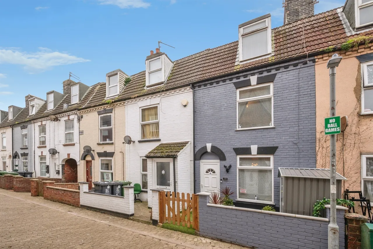 3 bed house for sale — Gordon Terrace, Great Yarmouth
