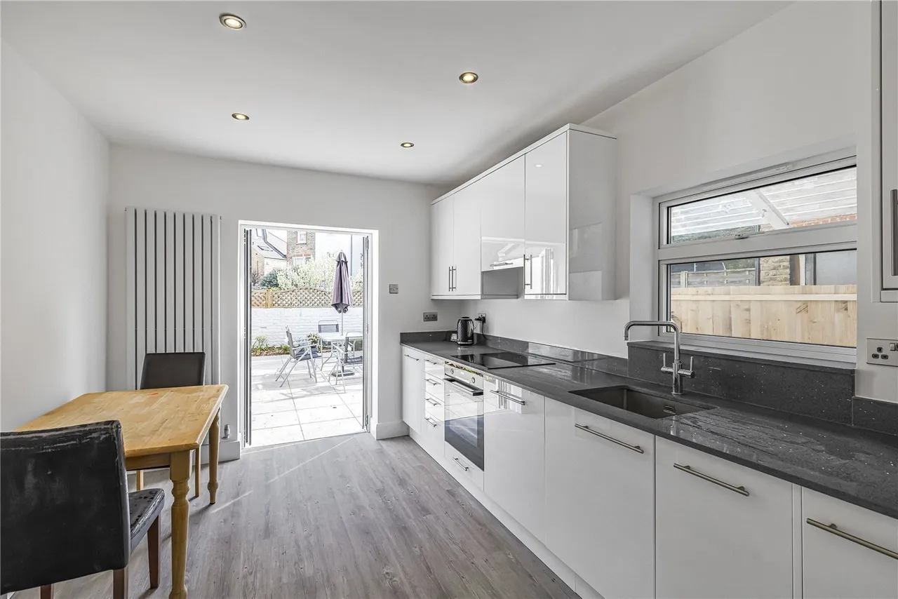 Wandsworth Bridge Road, Fulham, London, SW6, photo 5