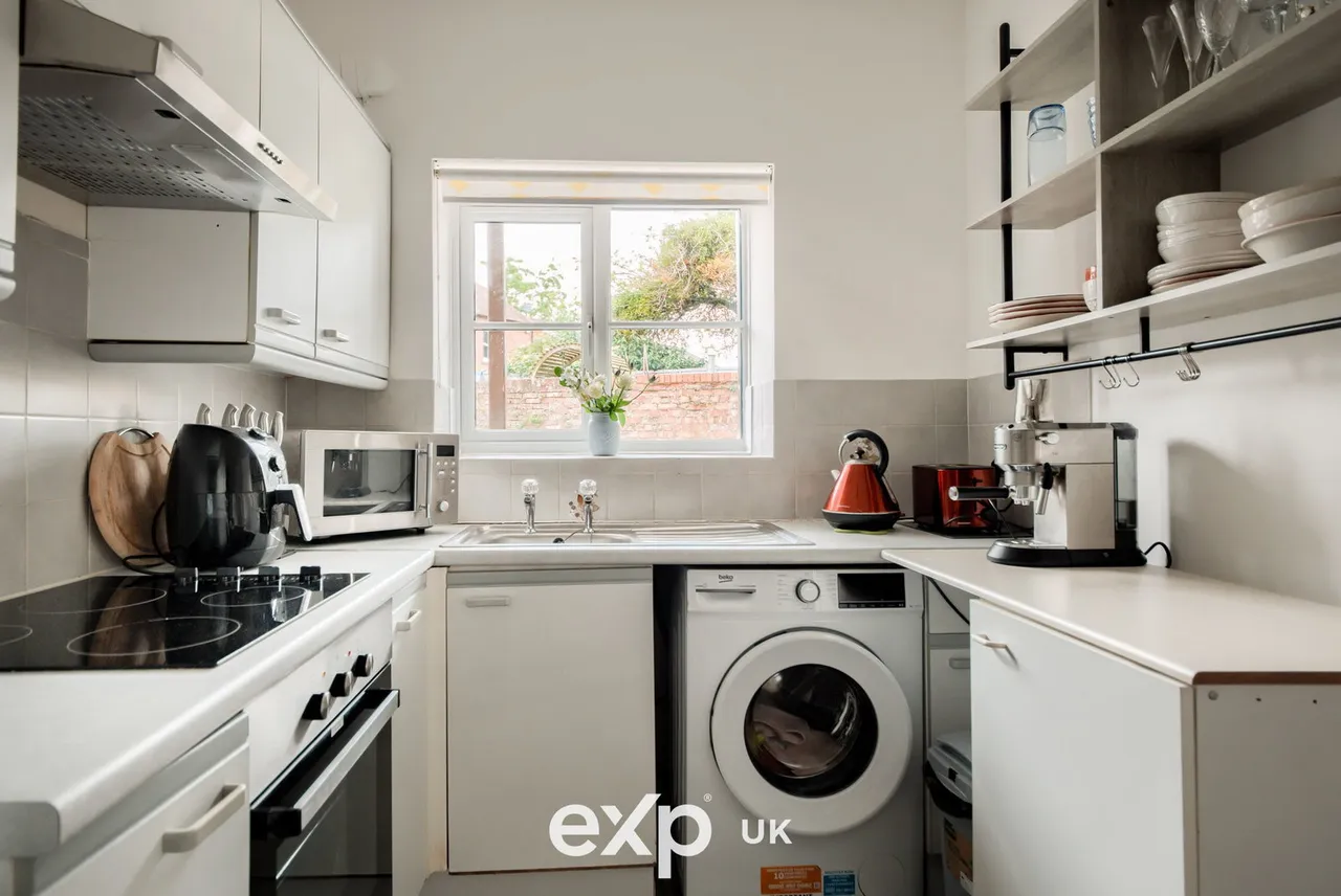 Ground Floor Flat, Waterloo Rooms, Vicarage Street, Leominster, HR6 8DS, photo 6
