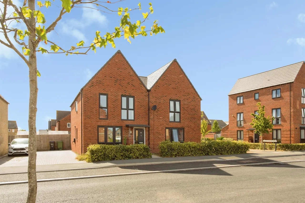 3 bed house for sale, Wellington Road, Cambridge, CB24