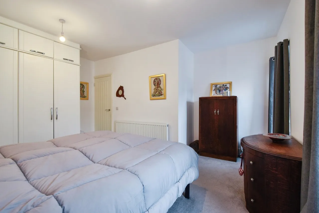 Wernoleu Road, Betws, SA18, photo 12