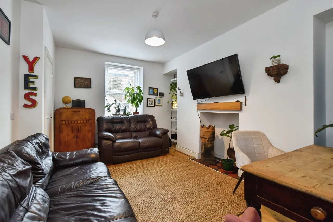 Wernoleu Road, Betws, SA18, photo 5