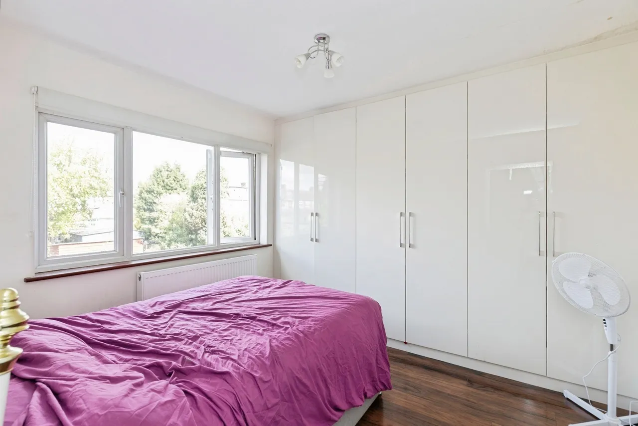 Denham Drive, ILFORD, Essex, IG2, photo 10