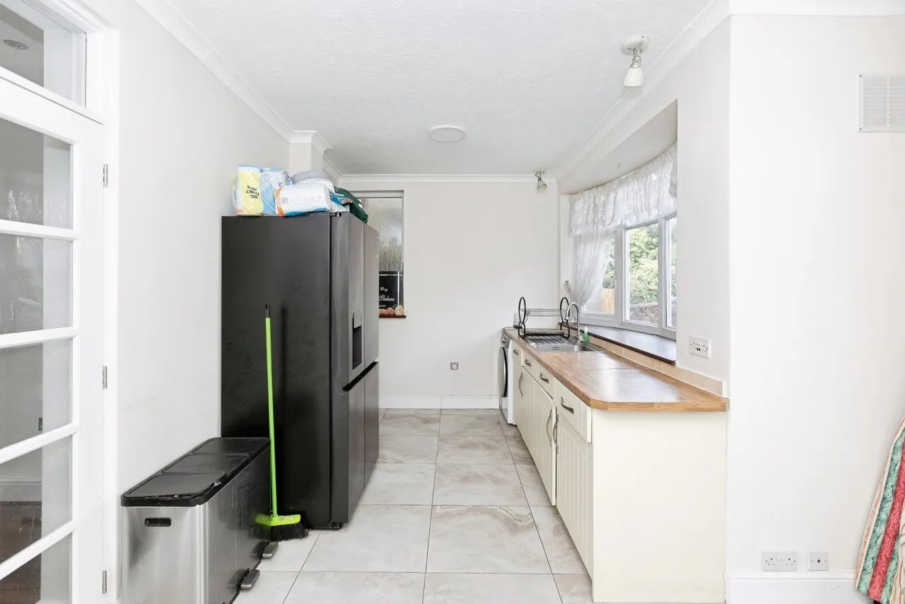 Denham Drive, ILFORD, Essex, IG2, photo 9