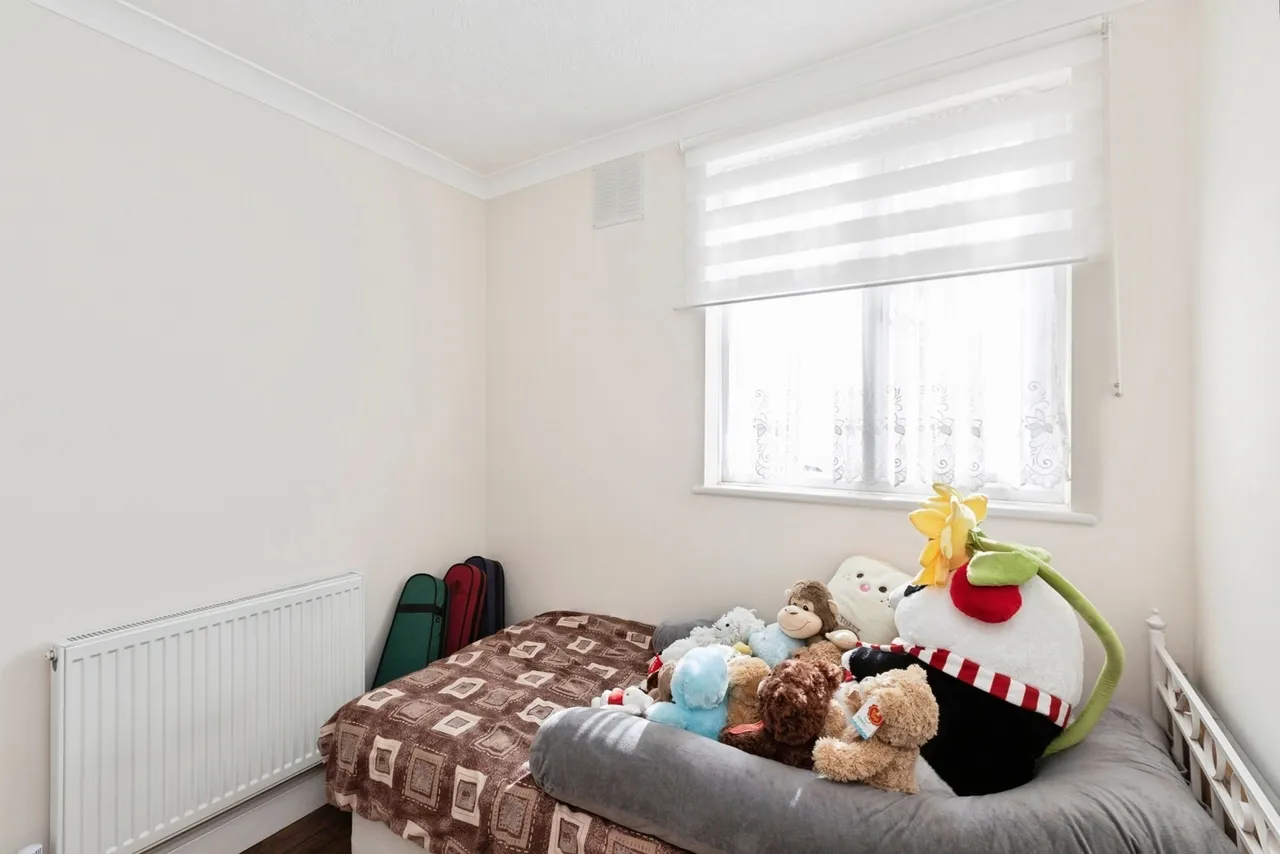Denham Drive, ILFORD, Essex, IG2, photo 13