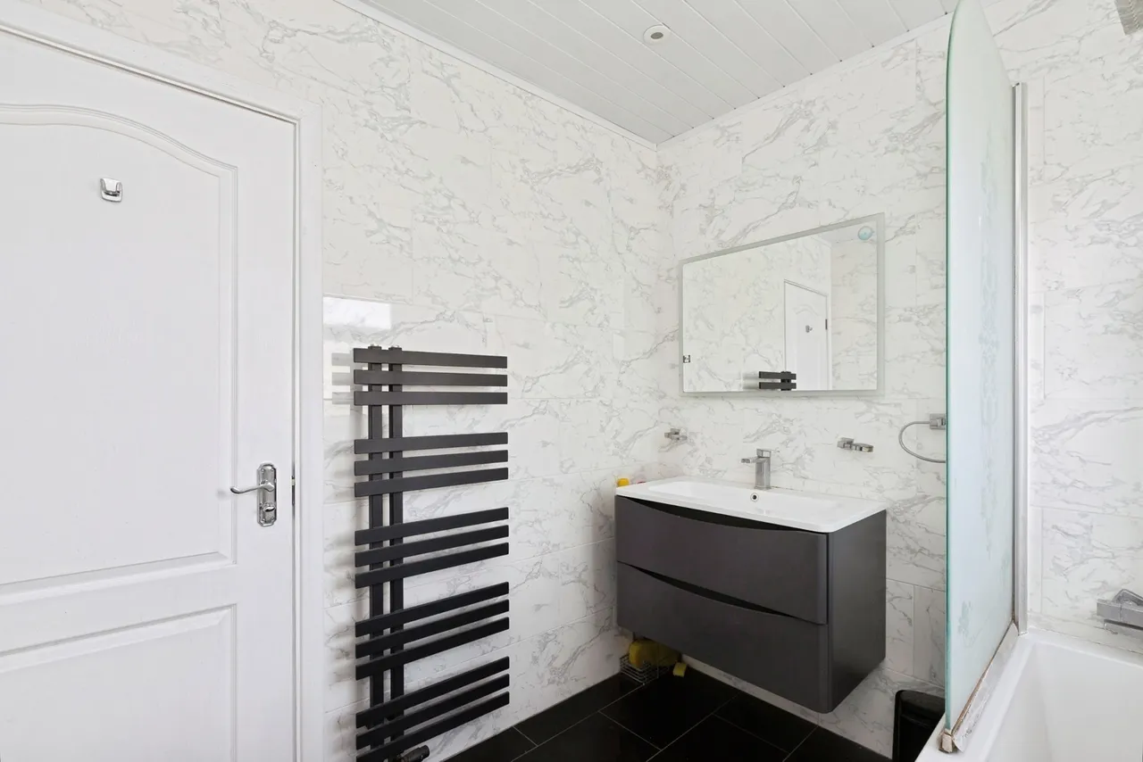 Denham Drive, ILFORD, Essex, IG2, photo 16