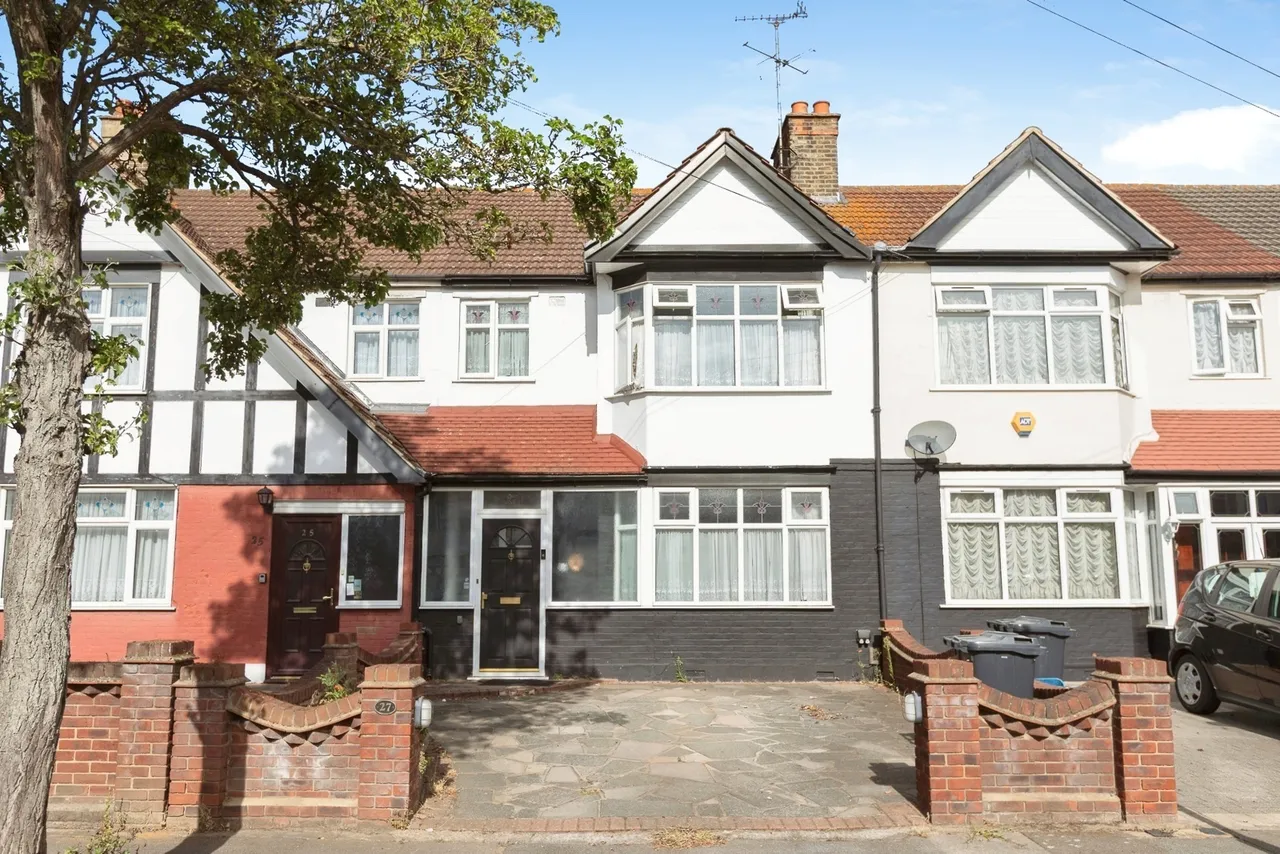 3 bed house for sale — Denham Drive, ILFORD, Essex, IG2