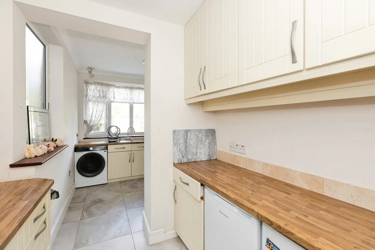 Denham Drive, ILFORD, Essex, IG2, photo 6