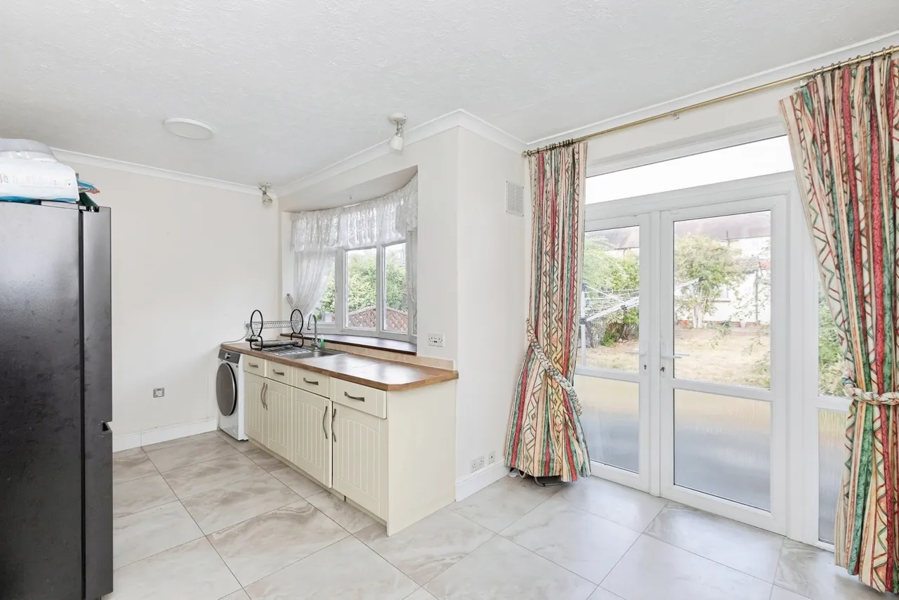 Denham Drive, ILFORD, Essex, IG2, photo 8