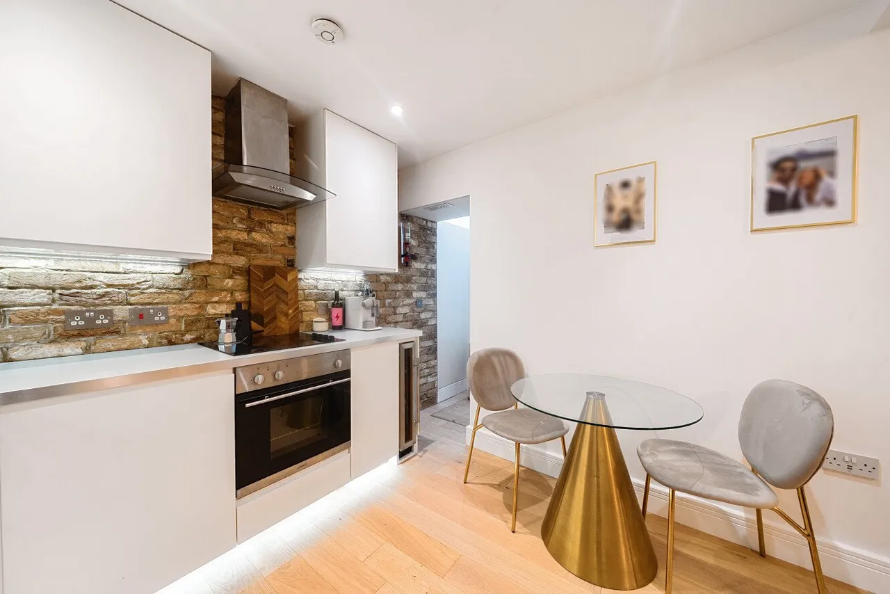 Upper Richmond Road, Putney, London, SW15, photo 8