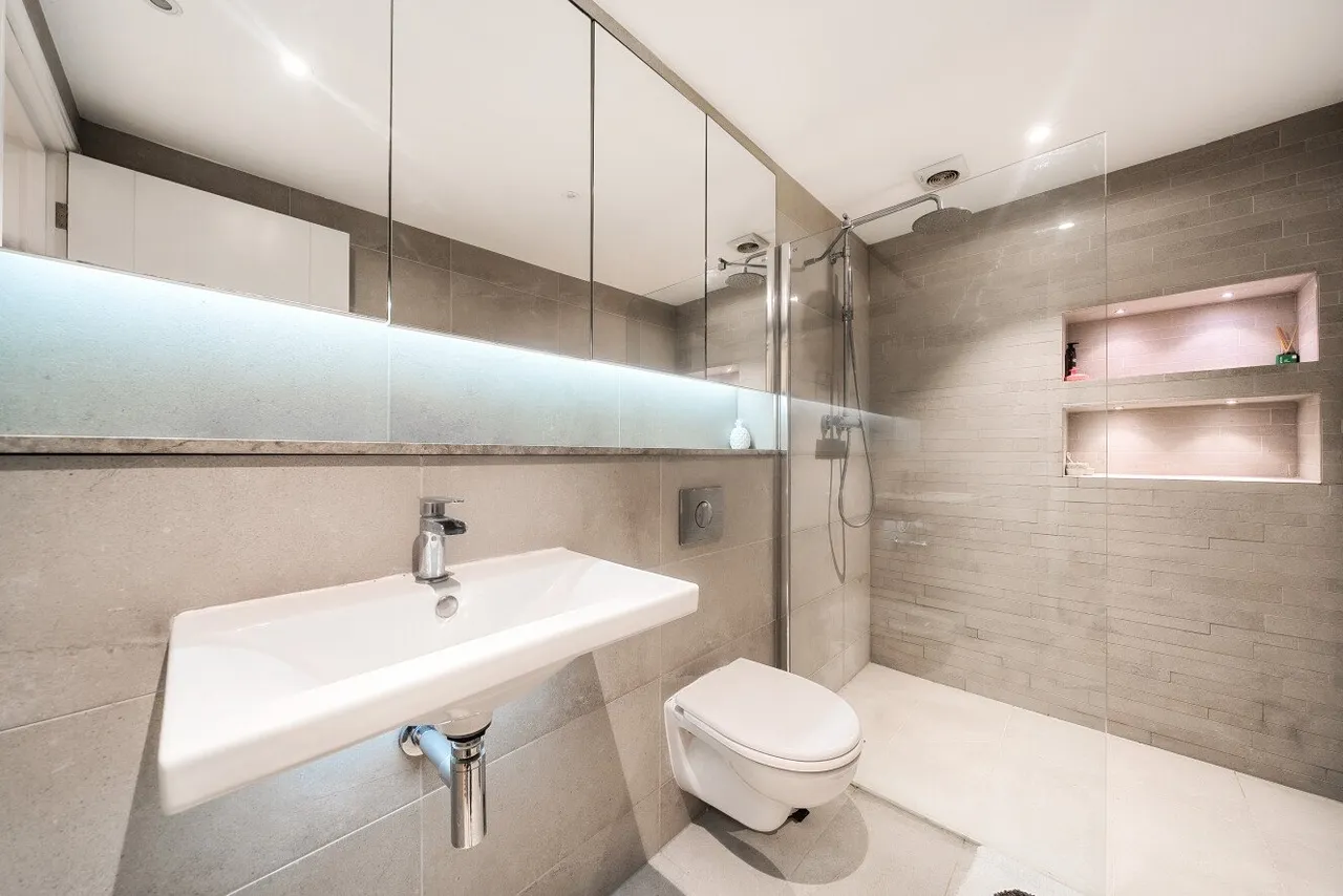 Upper Richmond Road, Putney, London, SW15, photo 6