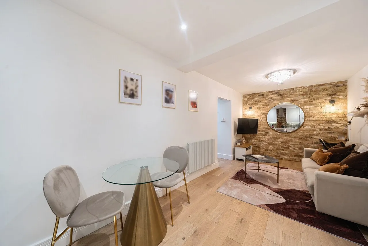 1 bed flat for sale — Upper Richmond Road, Putney, London, SW15