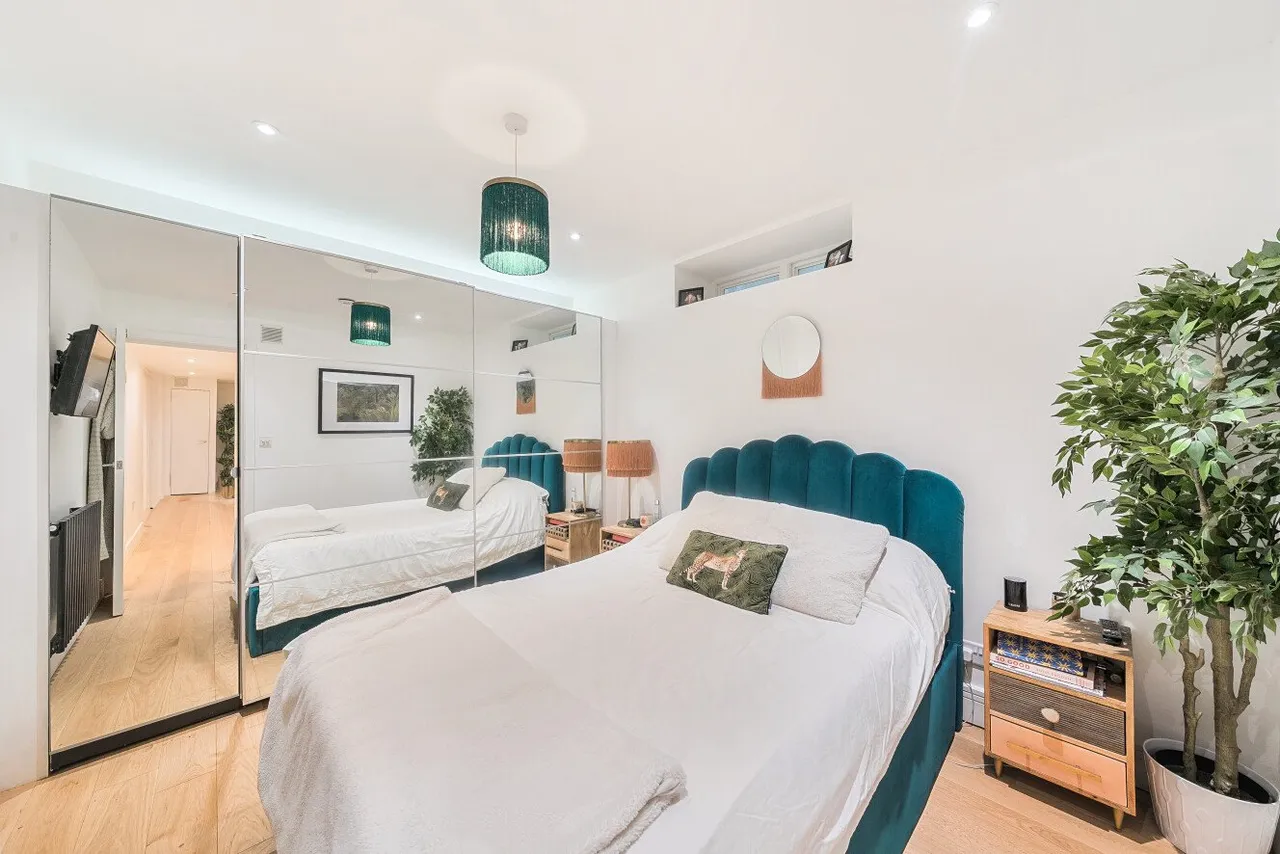 Upper Richmond Road, Putney, London, SW15, photo 5