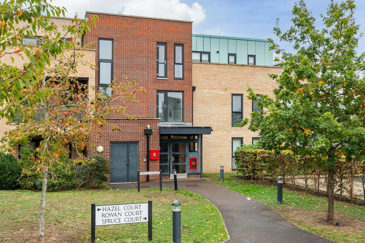 2 bed flat for sale, Cowper Close, Ware, SG12