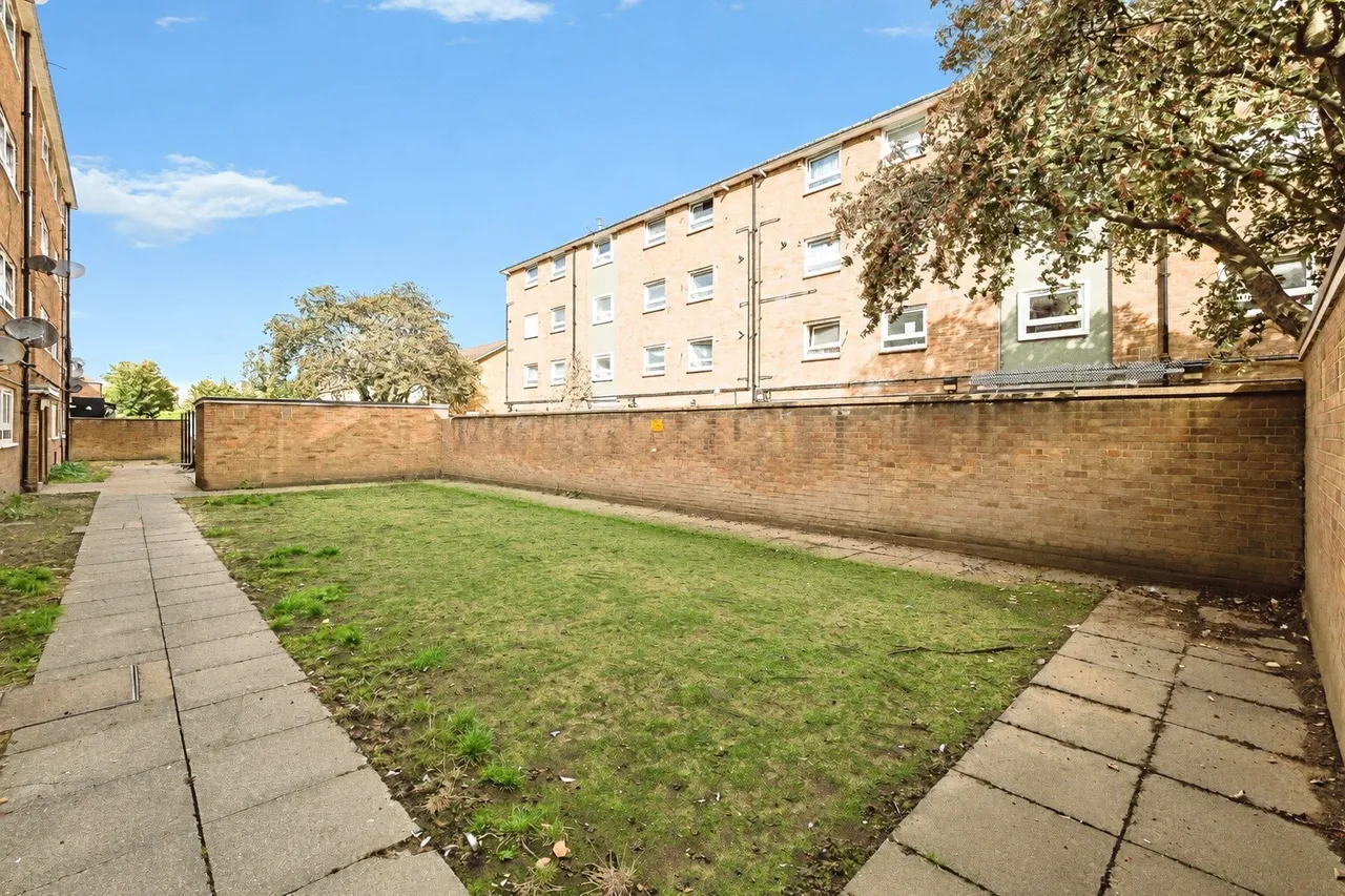 Lawrence Avenue, Manor Park, E12, photo 16