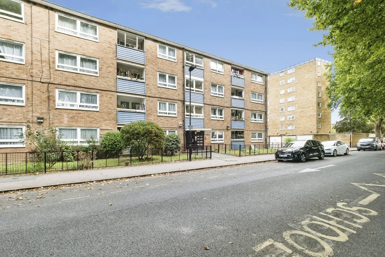 3 bed flat for sale, Lawrence Avenue, Manor Park, E12