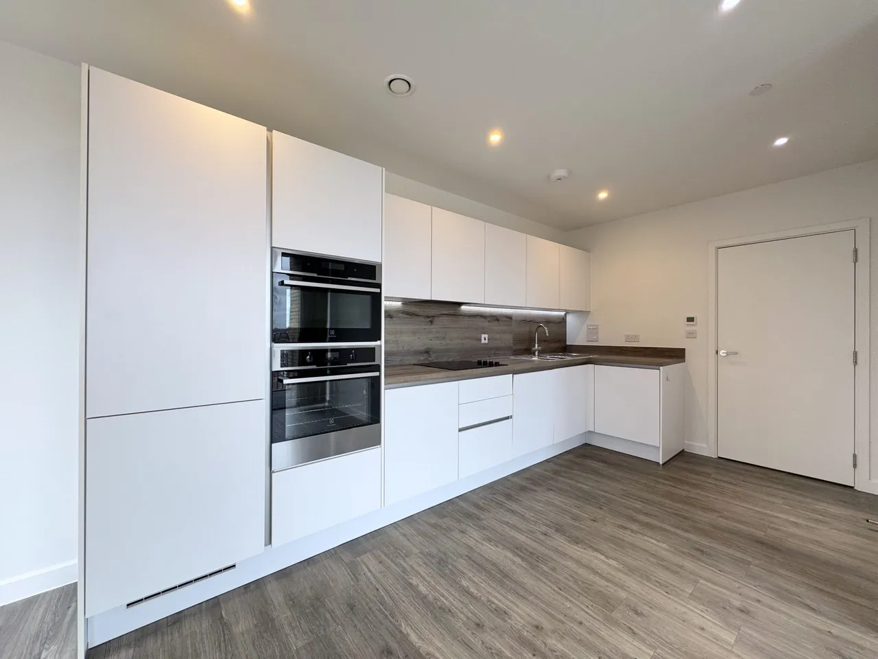 2 bed flat for sale, Moorhen Drive, NW9