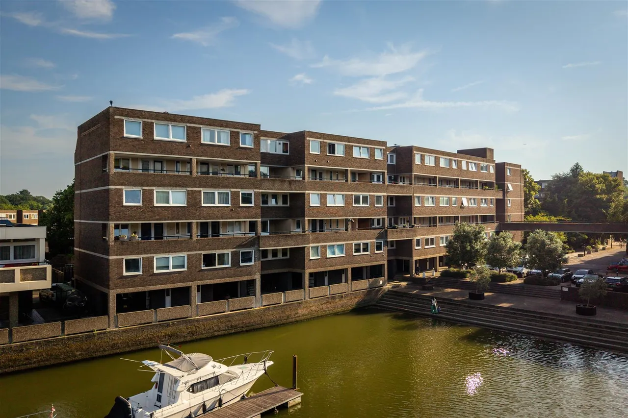 Justin Close, Brentford, TW8, photo 12