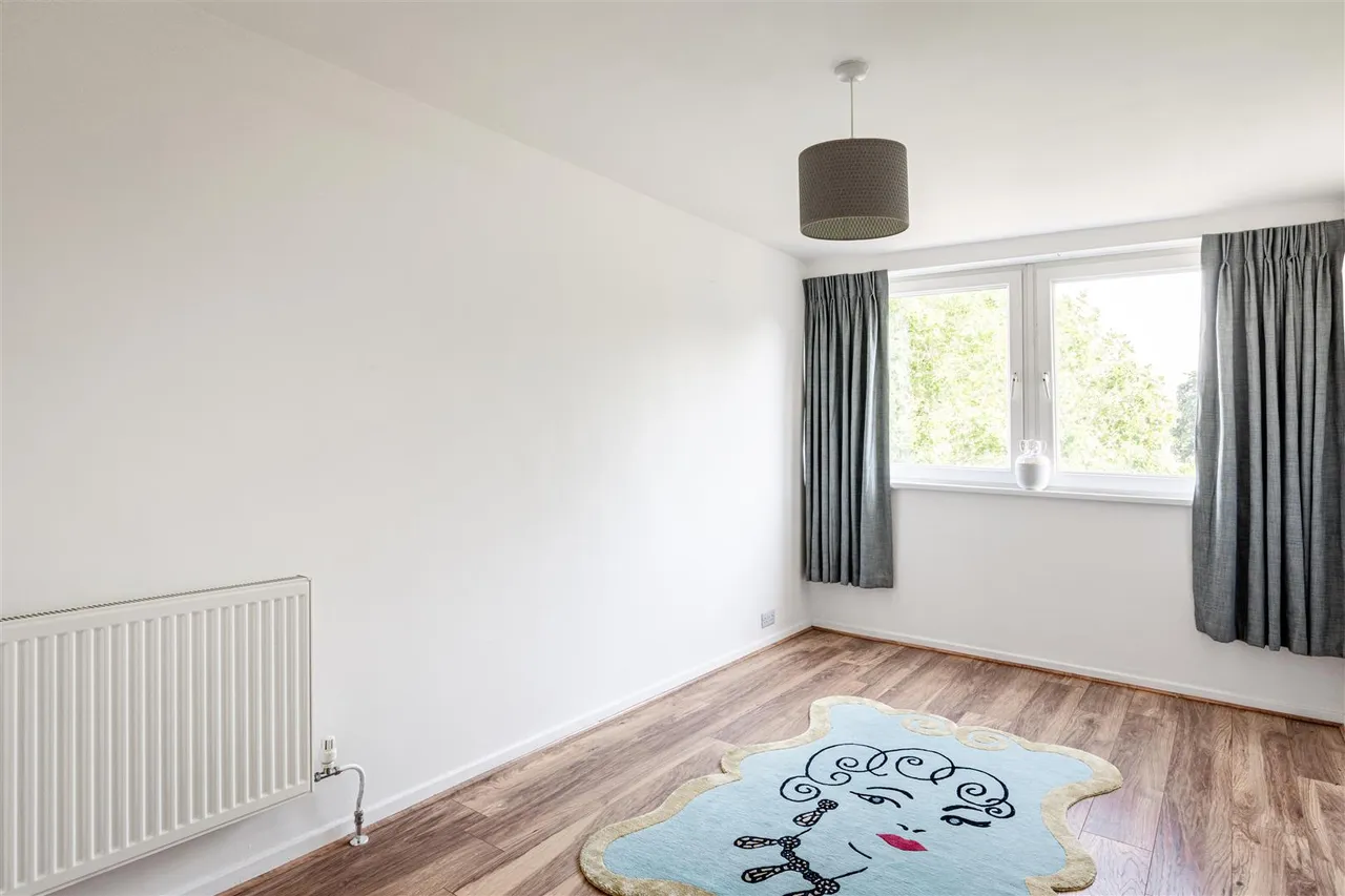 Justin Close, Brentford, TW8, photo 9
