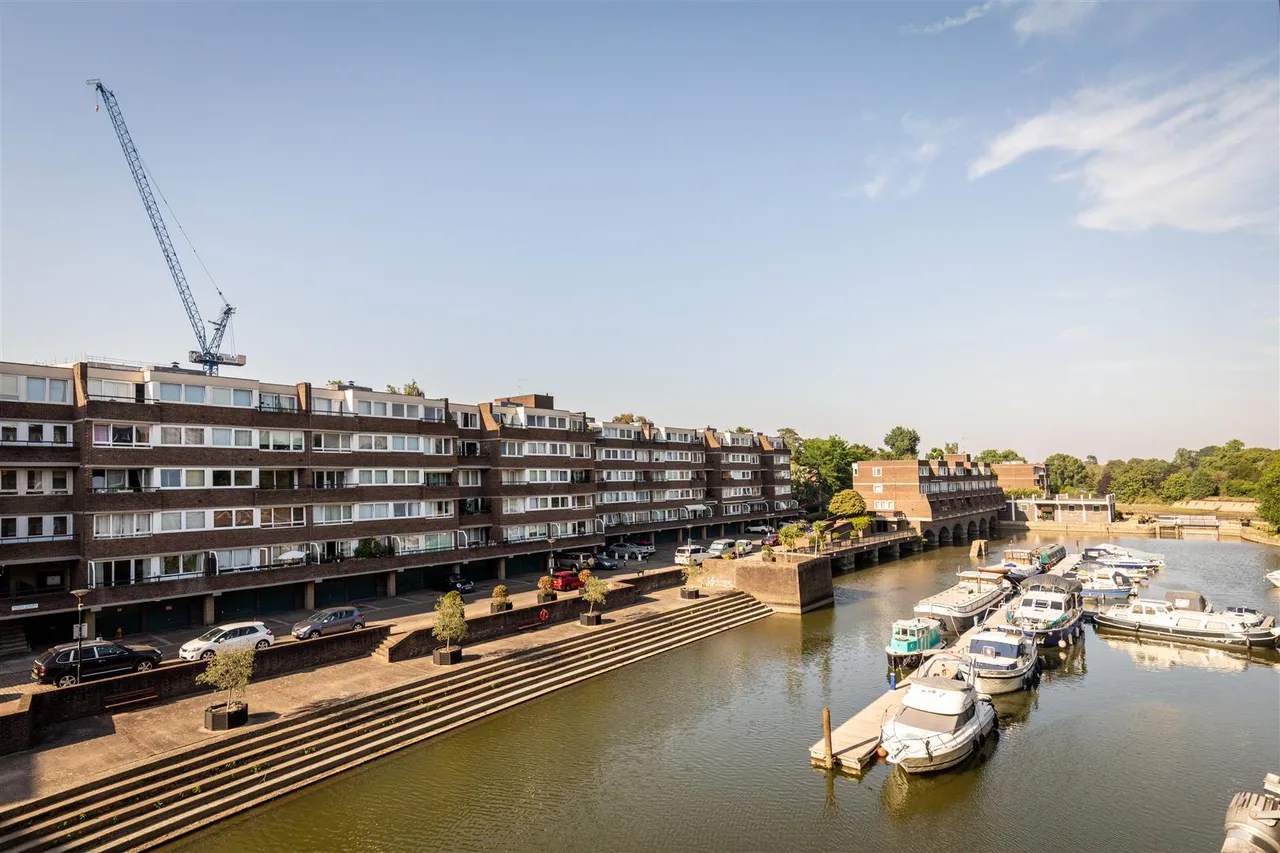 Justin Close, Brentford, TW8, photo 7