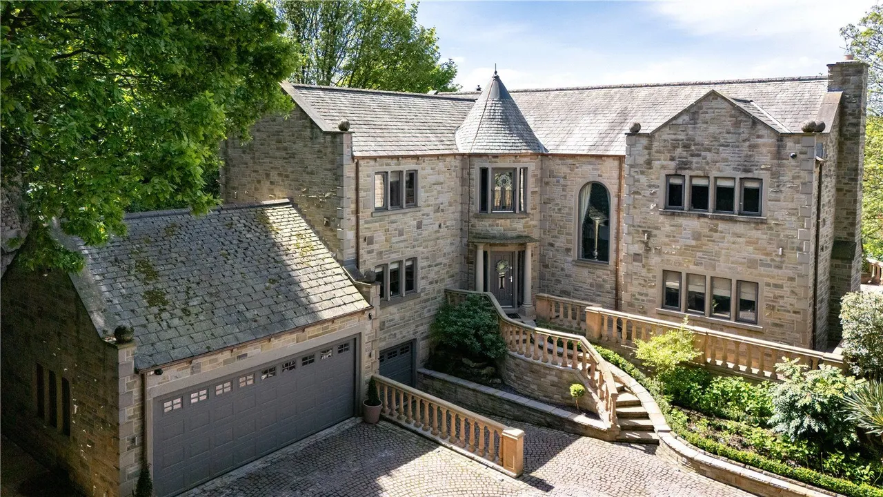 5 bed house for sale — Barnsley Road, Newmillerdam, Wakefield, West Yorkshire, WF2 6QF