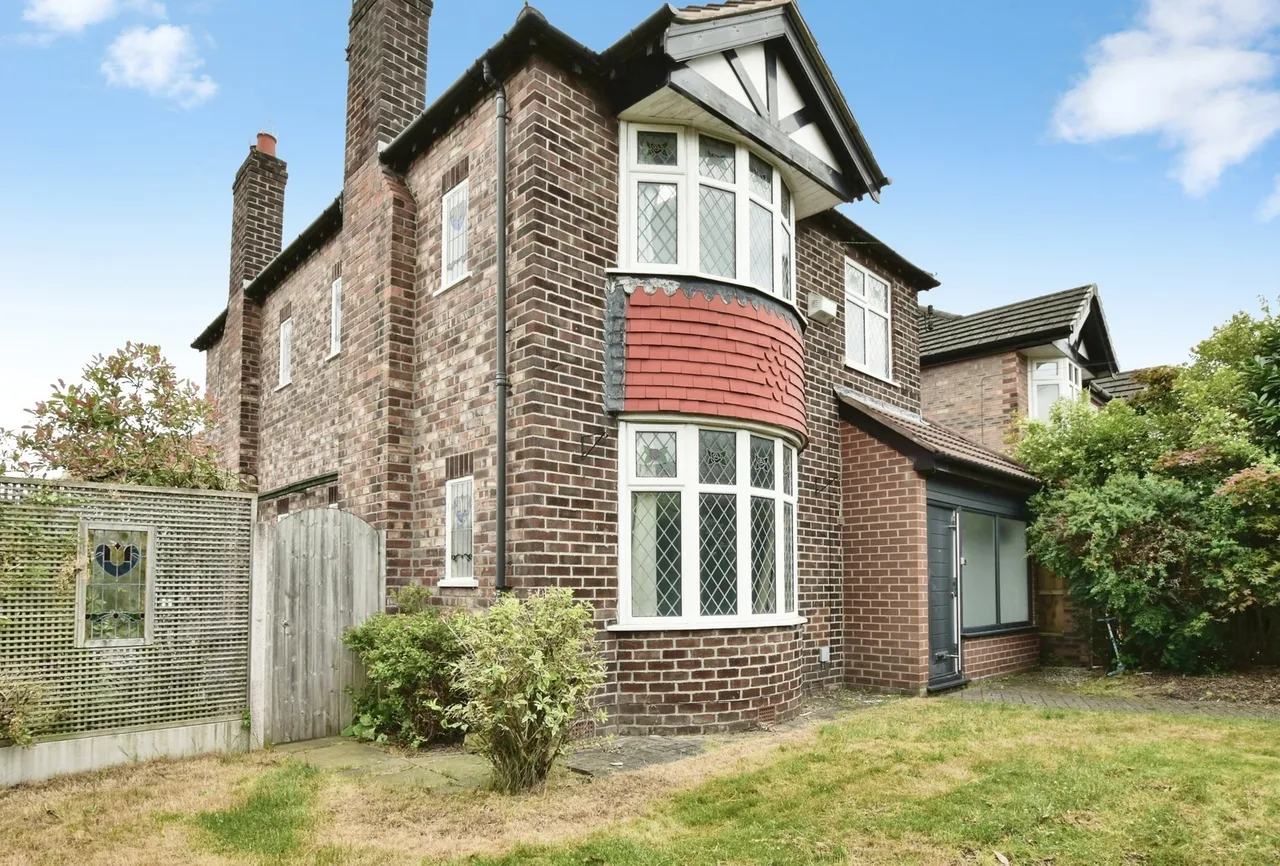 3 bed house for sale — Egerton Road, Hale, WA15
