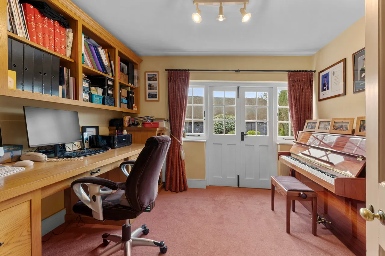 House Aylesbury Road, Monks Risborough, HP27, photo 10