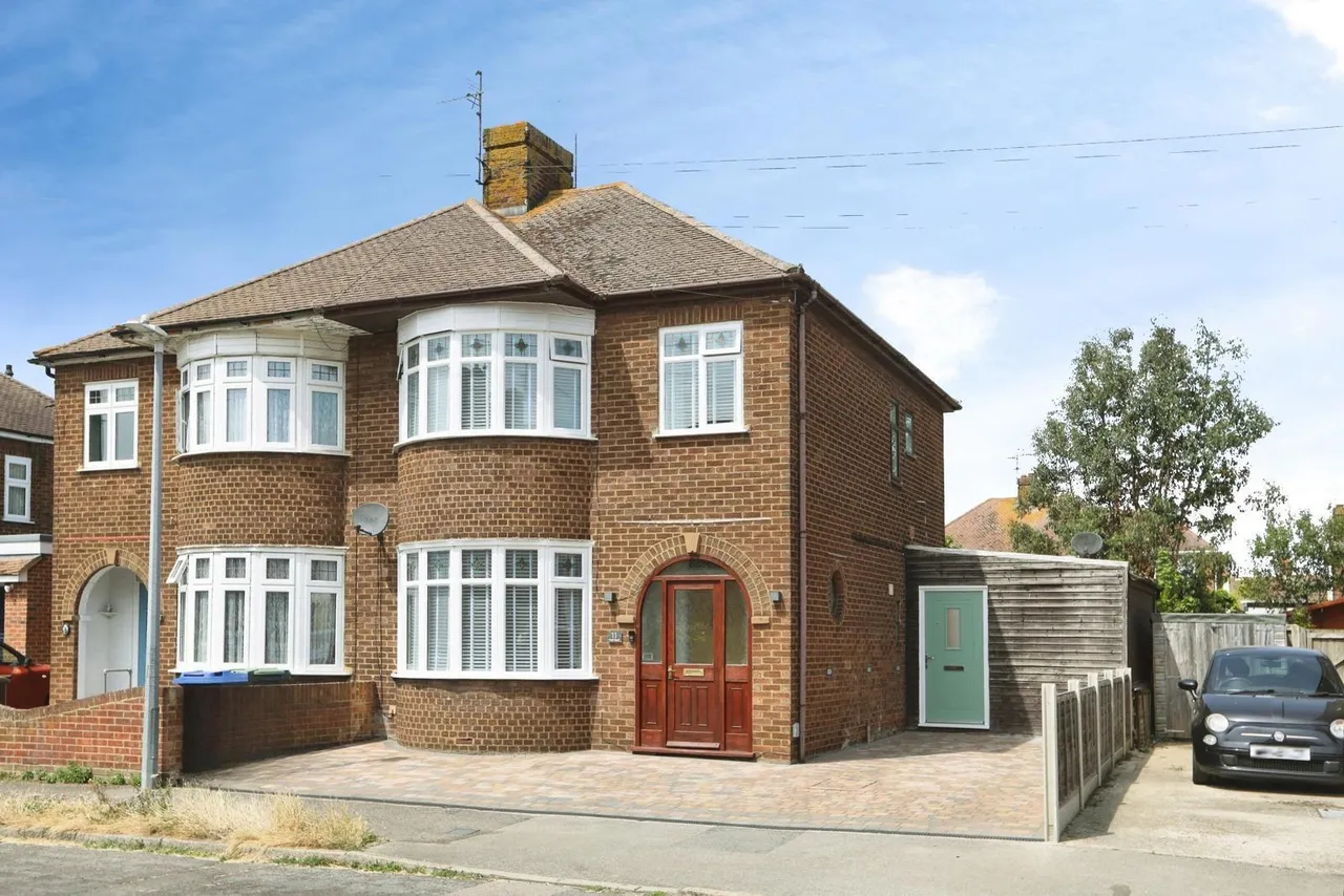 Park Road, Sheerness, ME12, photo 17