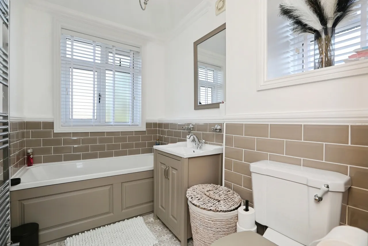 Park Road, Sheerness, ME12, photo 22