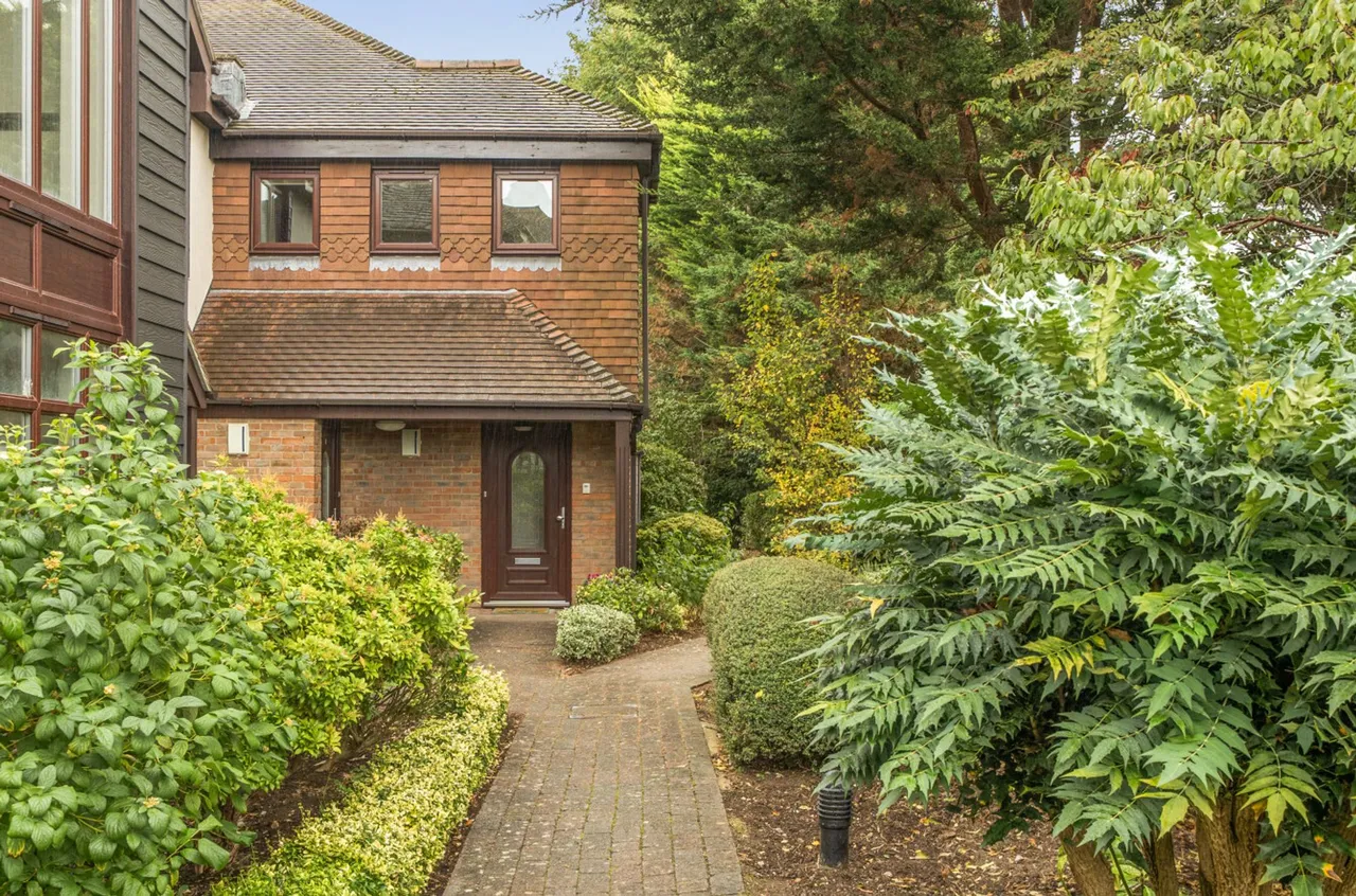 2 bed property for sale, Lavant Road, Bernardsgate, PO19