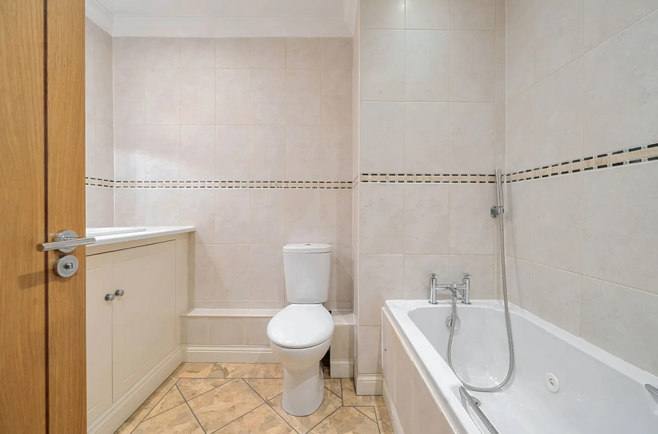 Lavant Road, Bernardsgate, PO19, photo 14