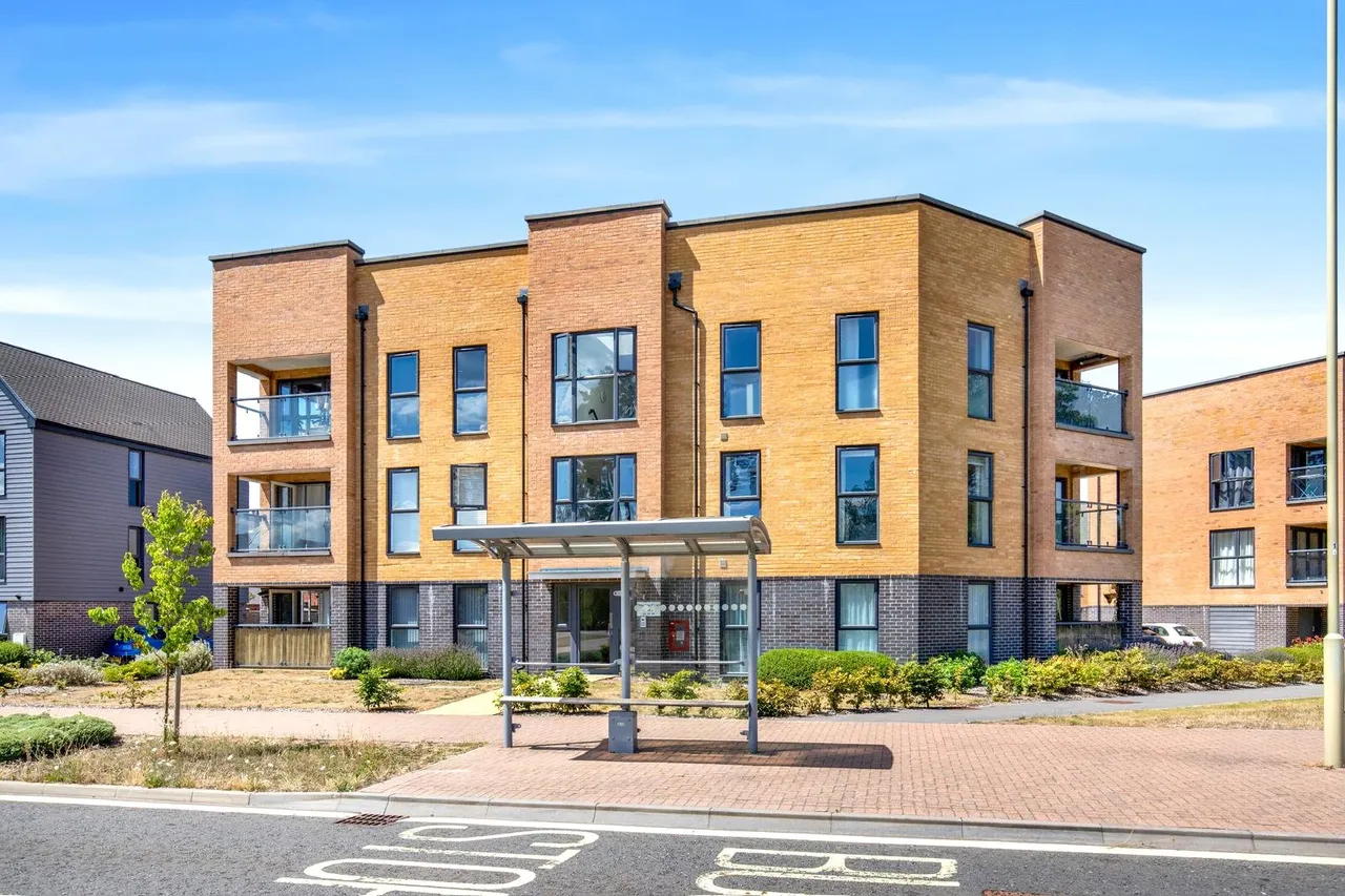 2 bed flat for sale, Douglas Drive, Bordon, GU35