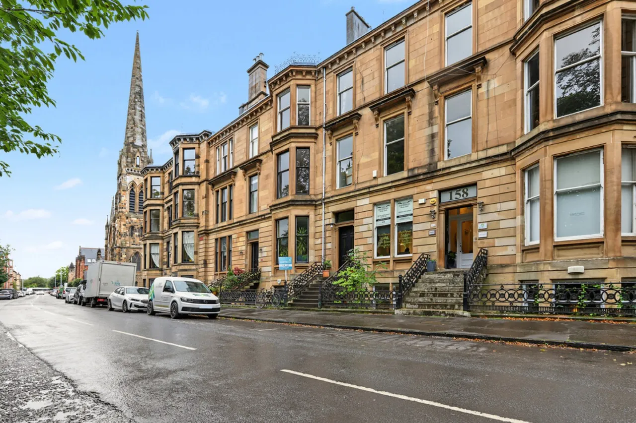 3 bed flat to rent, Queens Drive, G42