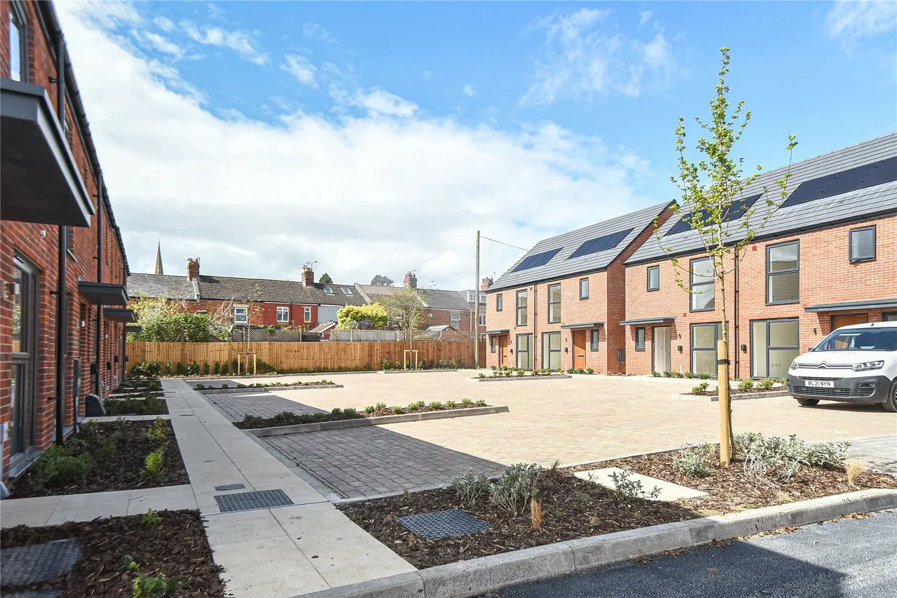 Langley Park, Foundry Lane, Chippenham, Wiltshire, SN15, photo 4