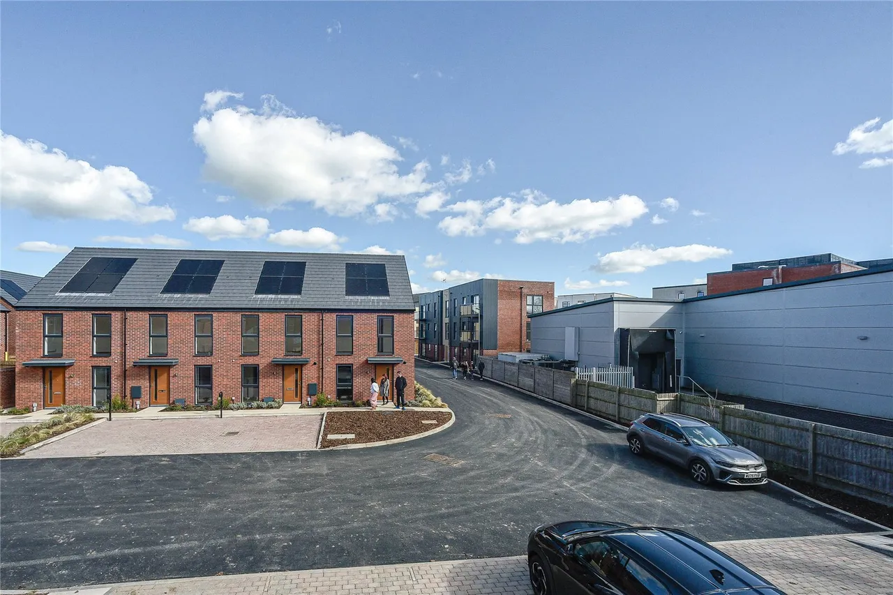 2 bed flat for sale — Langley Park, Foundry Lane, Chippenham, Wiltshire, SN15