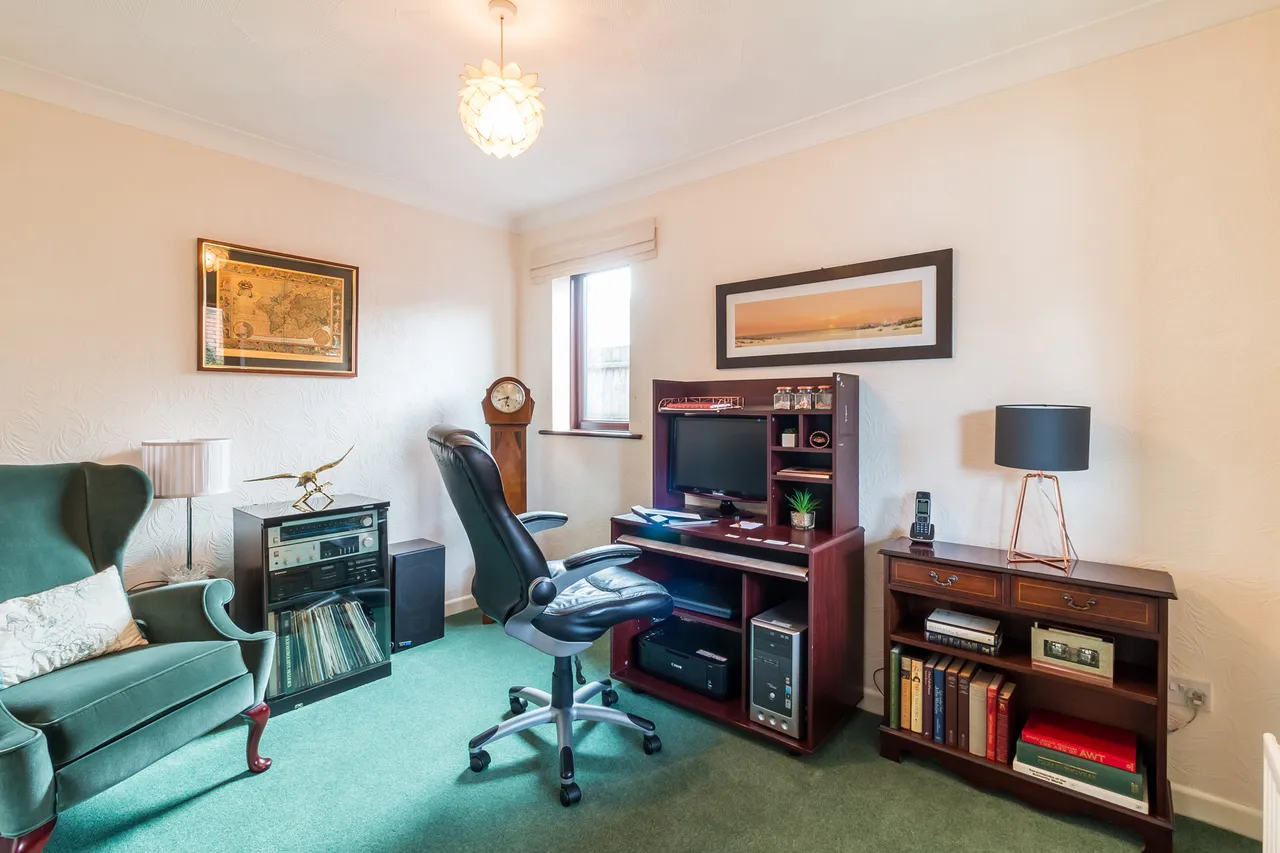 29 Fernwood Close, St Ives, Ringwood, BH24 2NQ, photo 10
