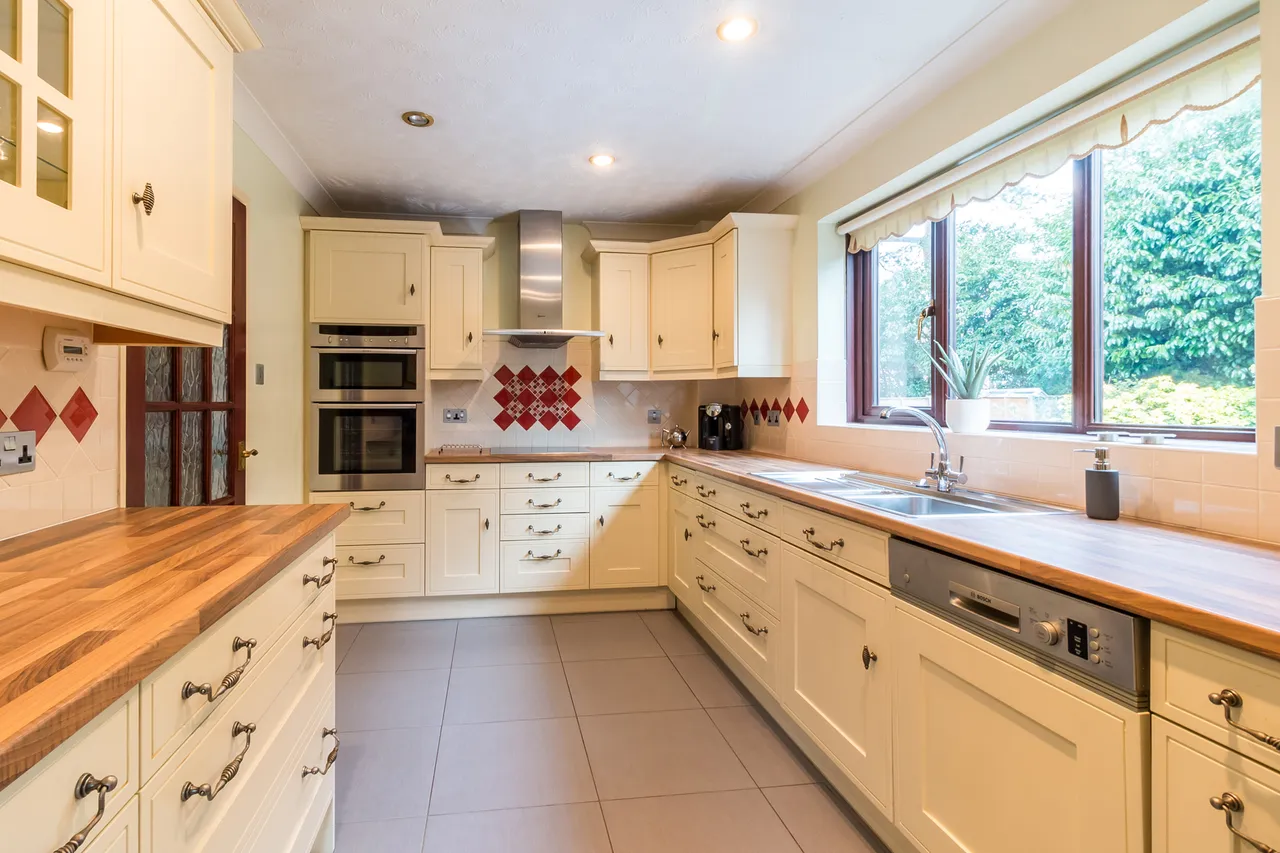 29 Fernwood Close, St Ives, Ringwood, BH24 2NQ, photo 4