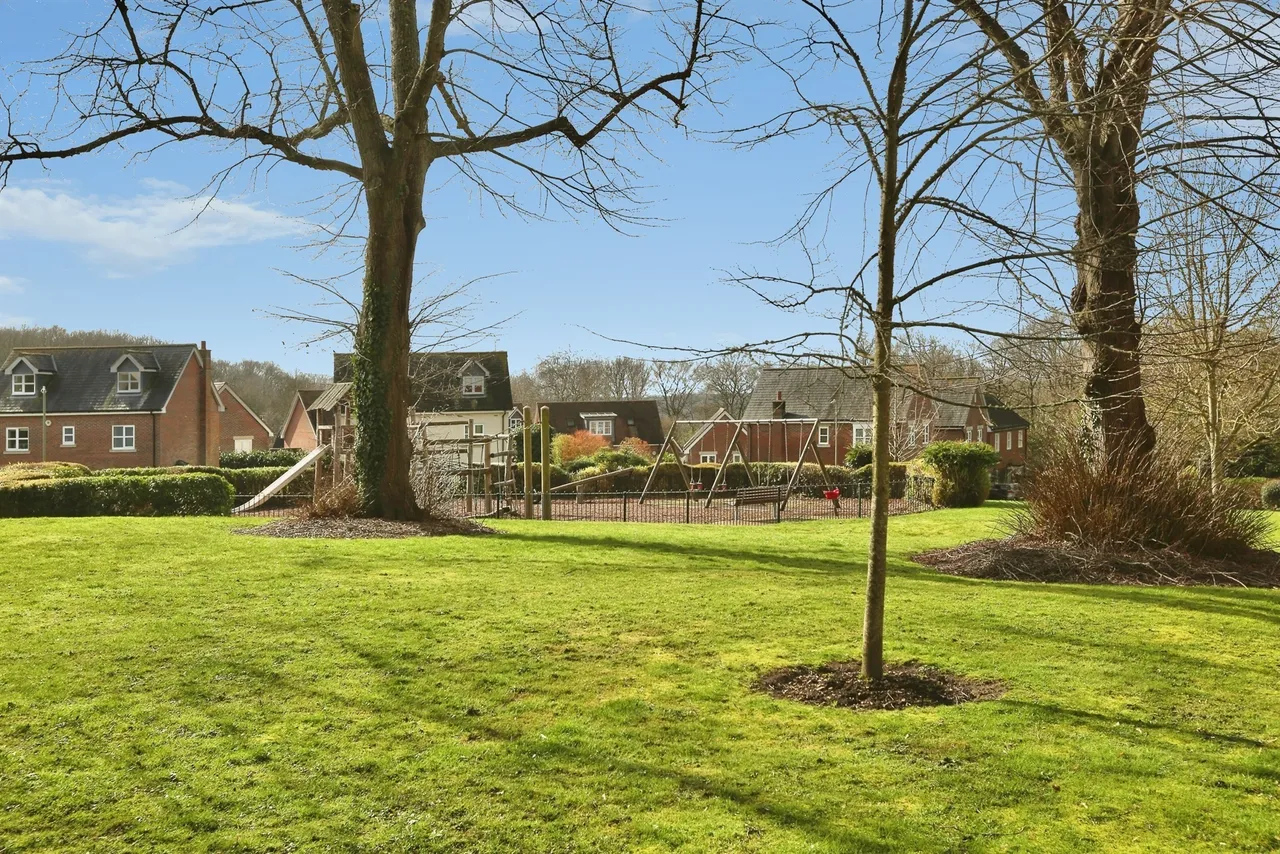 Consort Mews, Knowle, PO17, photo 14