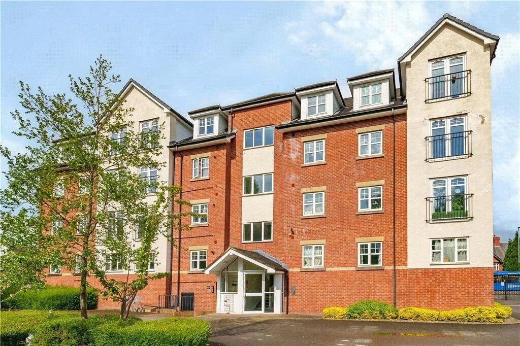 2 bed flat for sale — Wilderspool Causeway, WARRINGTON, Cheshire, WA4