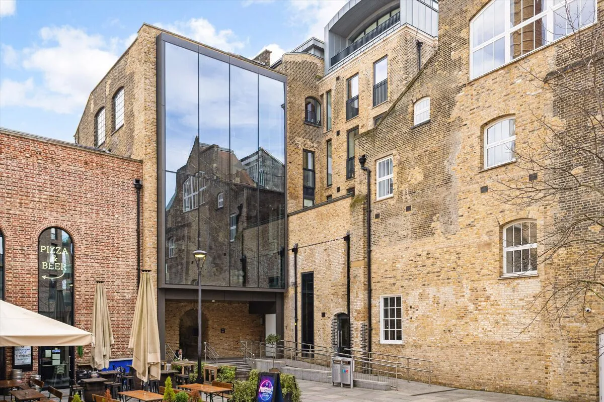 Bubbling Well Square, London, SW18, photo 17
