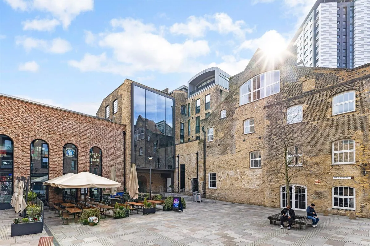 Bubbling Well Square, London, SW18, photo 16