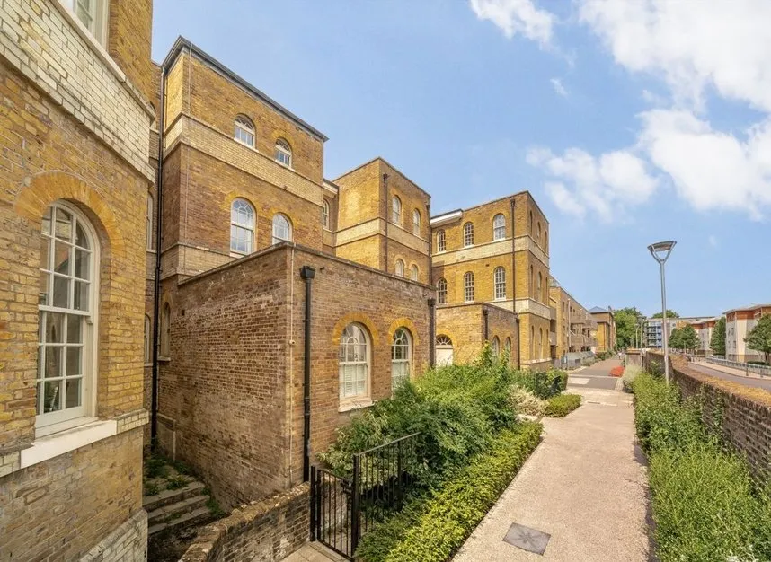 Richard Tress Way, Bow, E3, photo 8