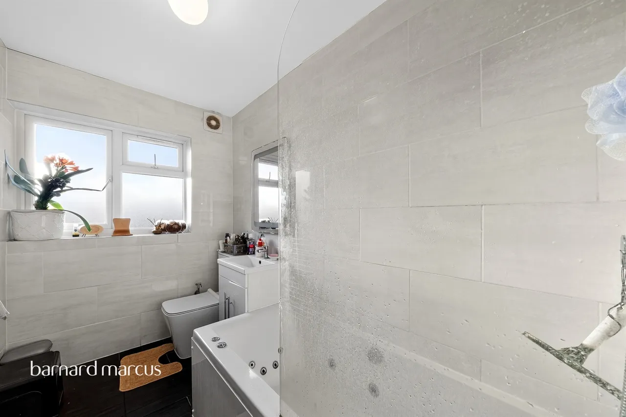 Hereford Road, Feltham, TW13, photo 12