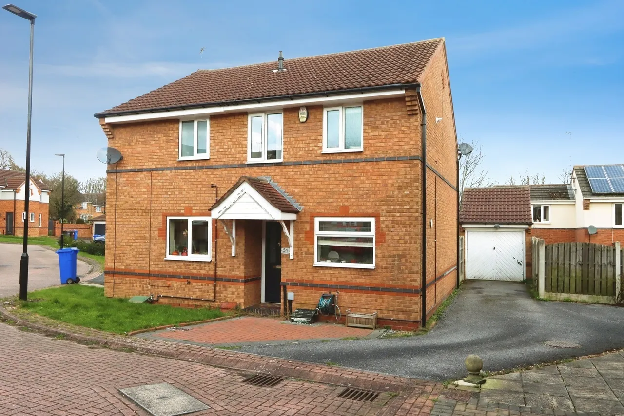 2 bed house for sale — Middle Ox Gardens, Halfway, Sheffield, S20