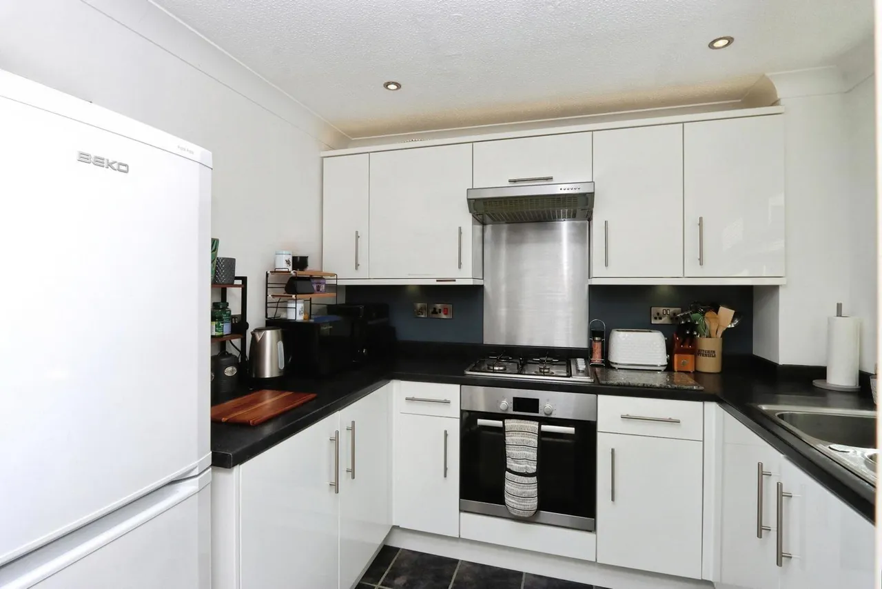 Middle Ox Gardens, Halfway, Sheffield, S20, photo 5