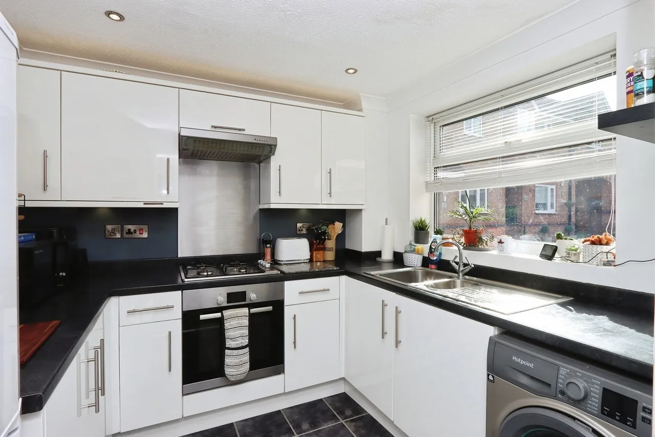 Middle Ox Gardens, Halfway, Sheffield, S20, photo 4