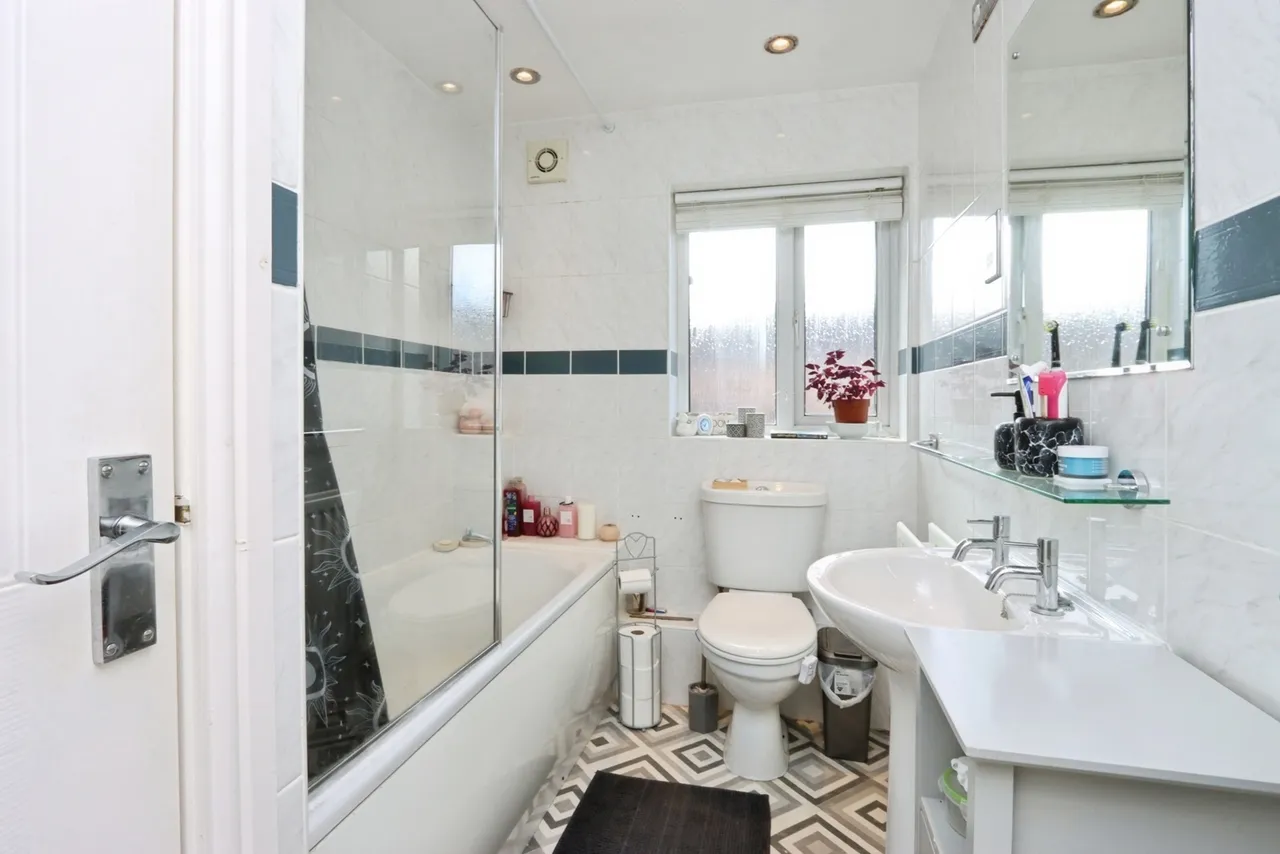 Middle Ox Gardens, Halfway, Sheffield, S20, photo 12