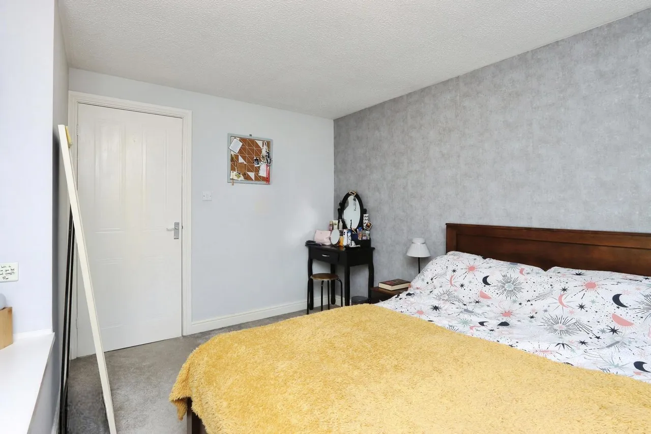 Middle Ox Gardens, Halfway, Sheffield, S20, photo 8