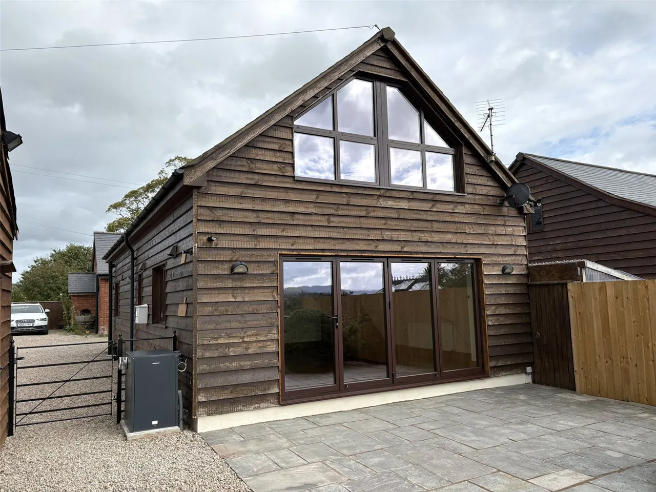 2 bed house to rent, Burgedin, Guilsfield